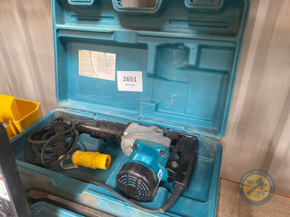 Makita 110v Heavy Hammer with Chisel and Case