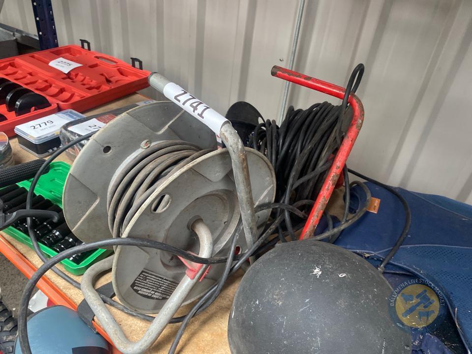 2x Extension Leads
