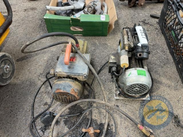 2x airline pumps