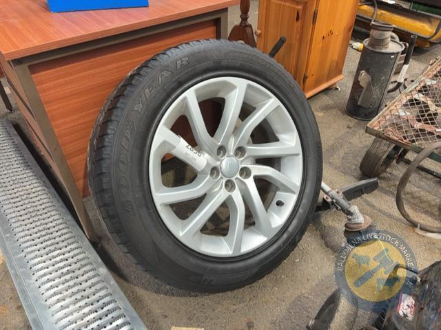 18 inch Land Rover alloy wheel
