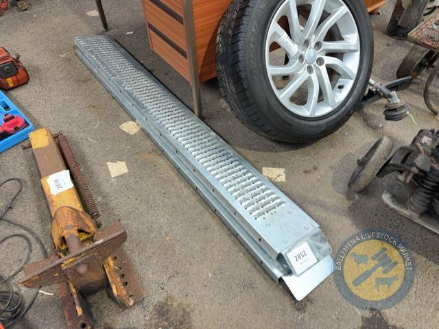 2 trailer ramps