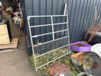 IFor Williams mesh dividing gate