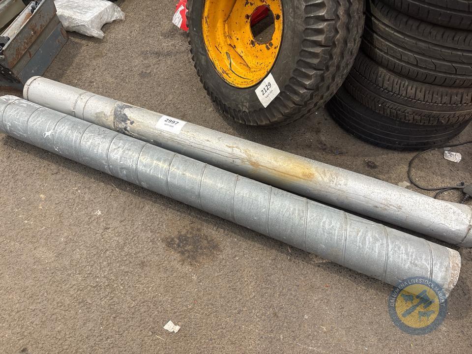 2 galvanised pipes