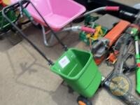 green garden spreader - 2
