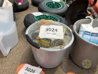bucket & 75 gallagher insulators