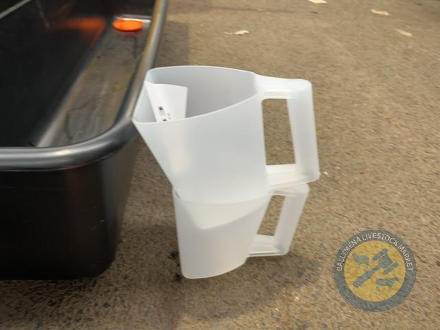2x 2L clear jugs