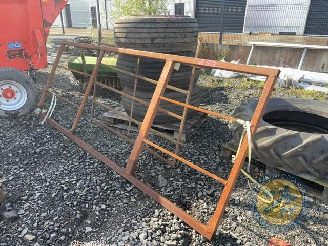 1x 10'6 Creep Gate & 1x 5ft Hurdle