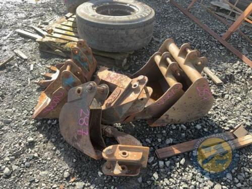 Selection of Digger Buckets with 25mm Pins. 90mm Centers.