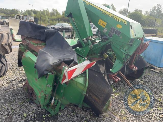 John Deere 132 Front Mower