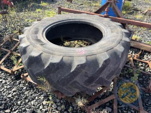 15.5/80-24 (400/80-24) Tyre