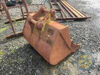 Digger Bucket 65mm Pins - 3