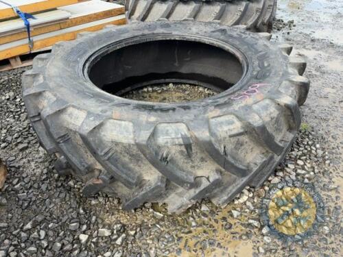 1x 520/70/R38 Tyre