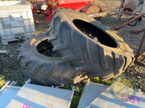 2x 520/70 R38 Taurus Tyres