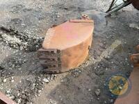 Small Digging Bucket 40mm Pins - 2