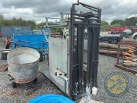 Wopa Cattle Trimming Crush