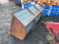 Loader Bucket 7"8' - 2