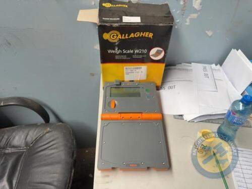 Gallagher weigh scale W210 for cattle crush in box
