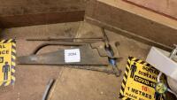 2x hand saws - 3