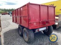 Red grain trailer - 4