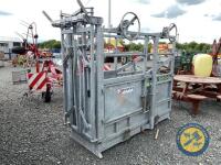 Cattle crush/weighbridge/foot trimming crush - as new - 3