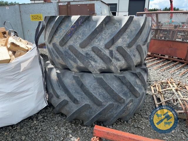 2x Rear michelin multibib tractor tyres 600/70R28