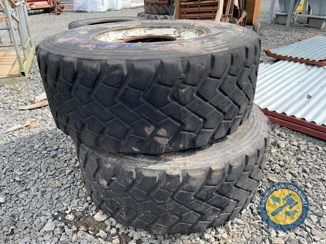 x2 MichelinX 445/65R22.5 extra wide super singles