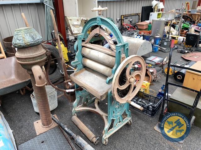 Old style mangle D Mit