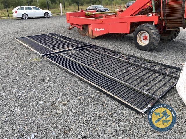 Entrance gates 22ft x 7ft high