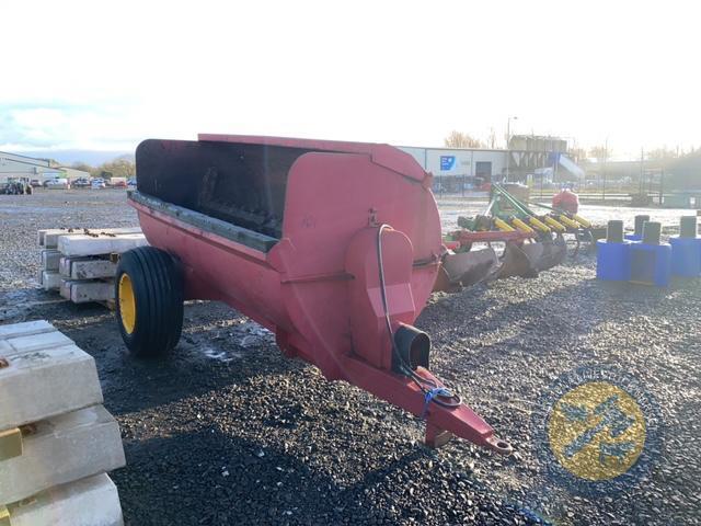 Marshall dungspreader 7.5 cubic yards with shaft